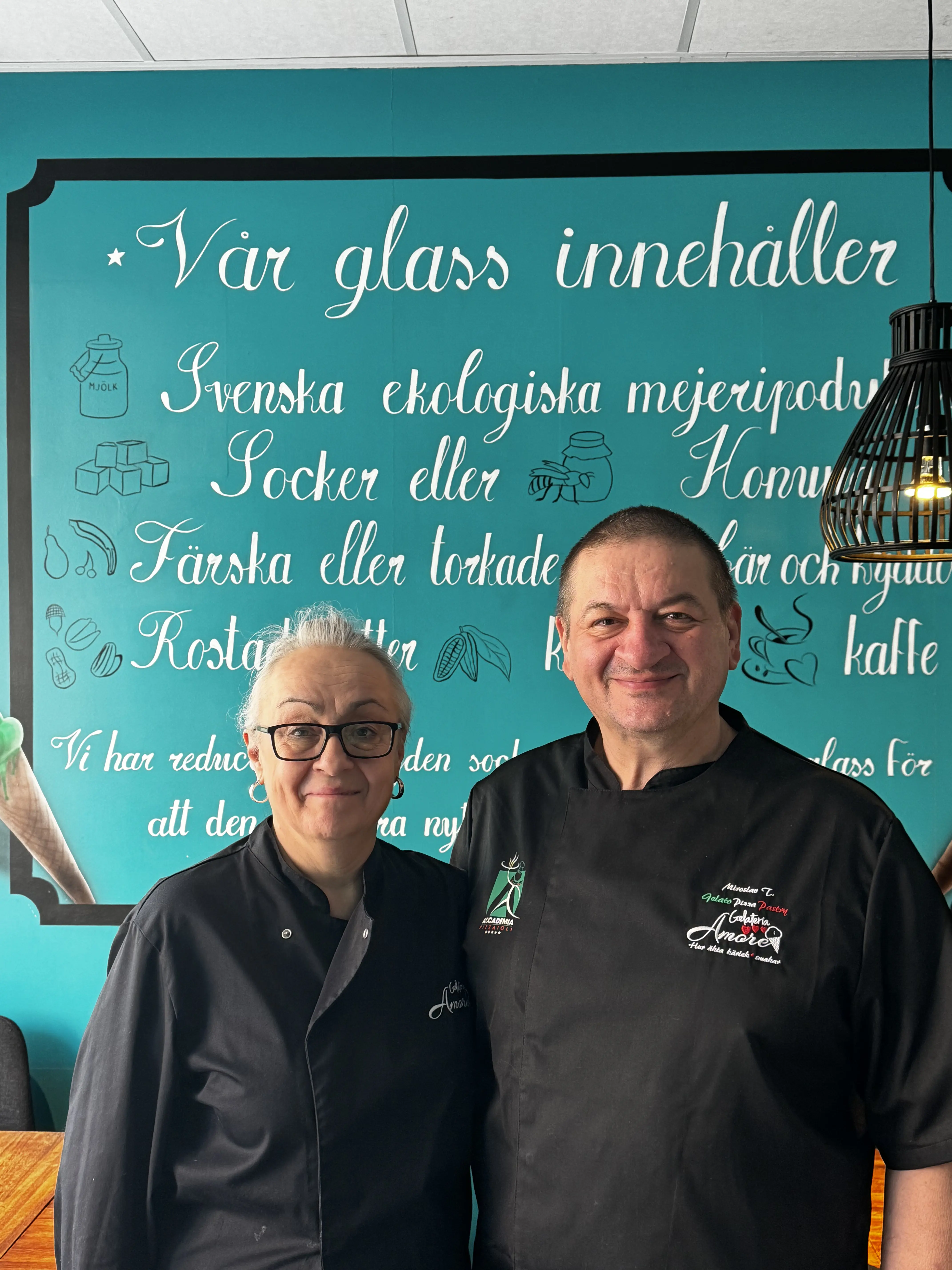 Familjefoto av Gelateria Amore team